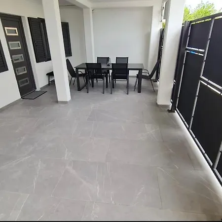 Apartsense *